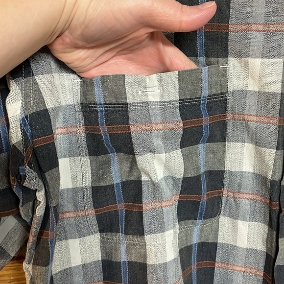 Dockers size XL gray plaid shirt sleeve button down shirt with two front pockets - Picture 3 of 8